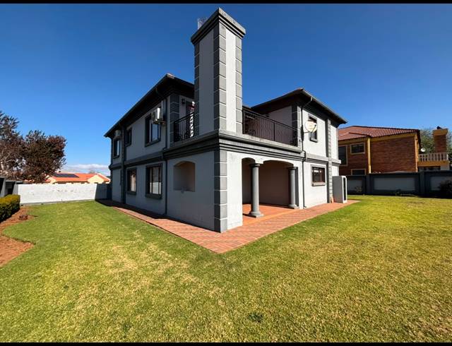 4 BEDROOM HOUSE FOR SALE IN HELDERWYK